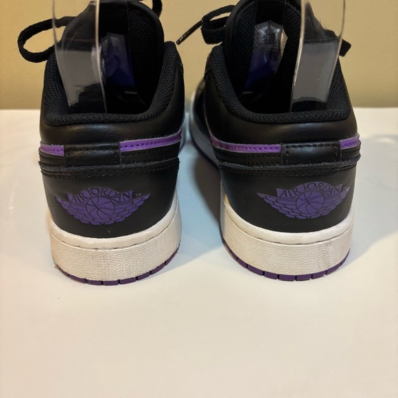 Air Jordan 1 Low Purple Venom/Black Boys Size 4.5 - Picture 6 of 9